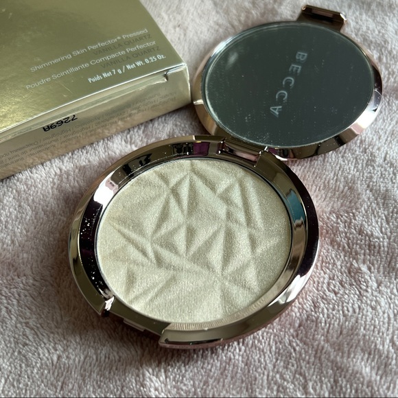 Becca vanilla quartz highlighter - Picture 5 of 7